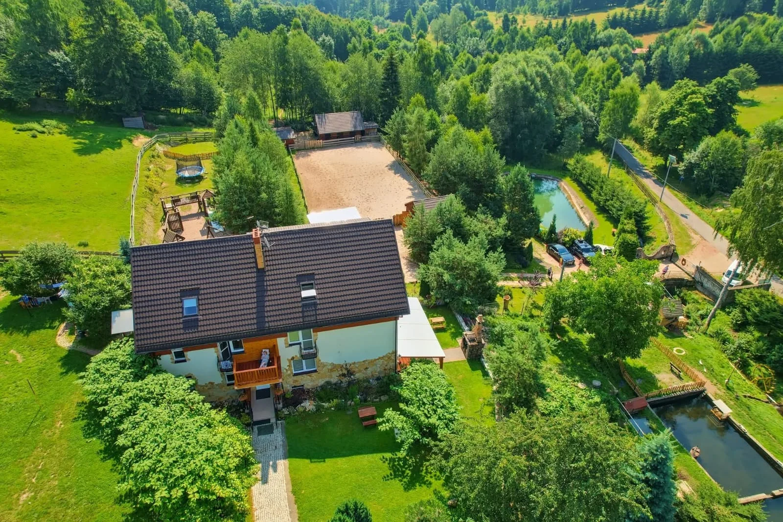 Posesja agroturystyki u stóp Gór Stołowych